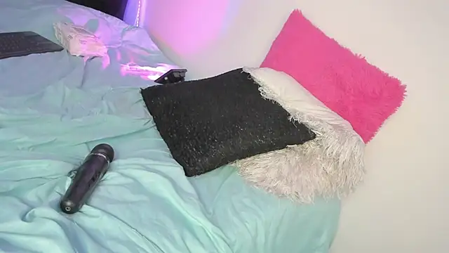 Snapshot of DesireSweet chatting on 03-06-25, 04:19 DesireSweet online show from 03-06-25, 04:19