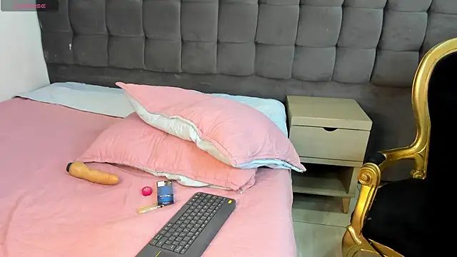 Snapshot of Yayittha chatting on 12-19-24, 08:45 Yayittha online show from 12-19-24, 08:45