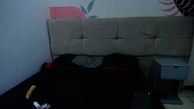 Snapshot of Yayittha chatting on 01-12-25, 08:04 Yayittha online show from 01-12-25, 08:04