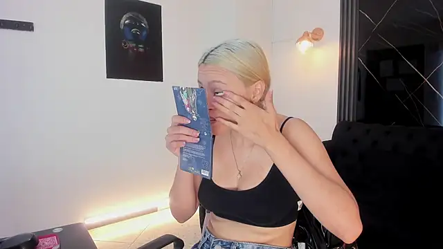 miacarperr1 online show from 02-12-26, 08:26