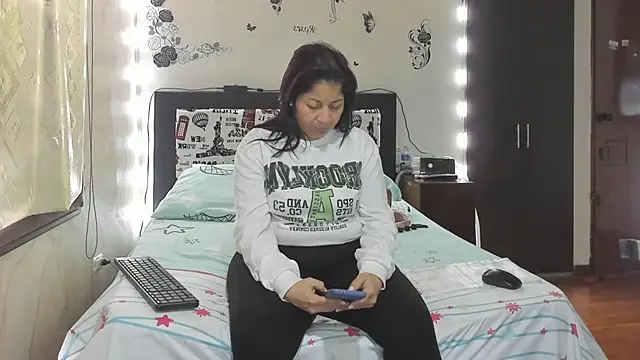 Rachell 111 online show from 01-13-26, 04:45