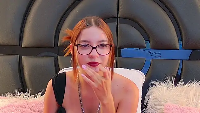 LiliFox18 online show from 03-05-25, 10:21