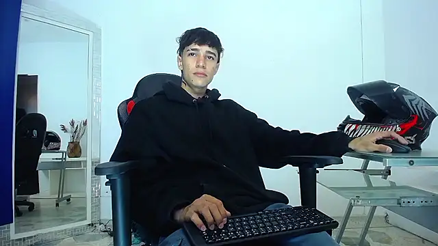 Snapshot of Zacktk7 chatting on 12-03-24, 11:13 Zacktk7 online show from 12-03-24, 11:13