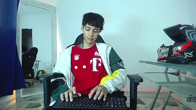 Snapshot of Zacktk7 chatting on 12-11-24, 11:10 Zacktk7 online show from 12-11-24, 11:10