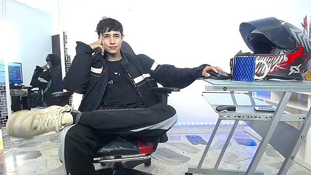 Snapshot of Zacktk7 chatting on 12-13-24, 11:17 Zacktk7 online show from 12-13-24, 11:17