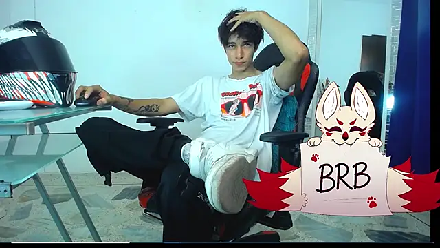 Snapshot of Zacktk7 chatting on 12-14-24, 02:23 Zacktk7 online show from 12-14-24, 02:23