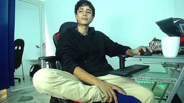 Snapshot of Zacktk7 chatting on 12-16-24, 11:39 Zacktk7 online show from 12-16-24, 11:39