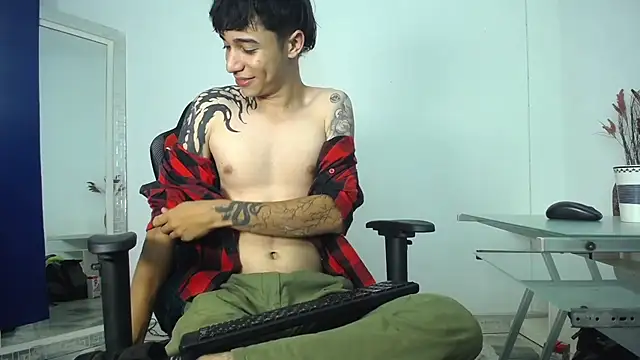 Snapshot of Zacktk7 chatting on 12-18-24, 11:40 Zacktk7 online show from 12-18-24, 11:40