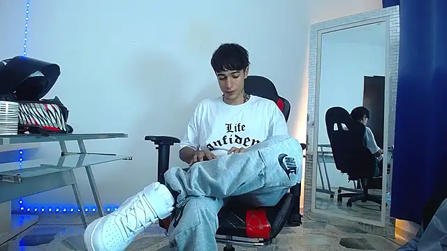 Snapshot of Zacktk7 chatting on 12-23-24, 11:17 Zacktk7 online show from 12-23-24, 11:17