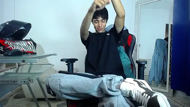 Snapshot of Zacktk7 chatting on 12-26-24, 08:11 Zacktk7 online show from 12-26-24, 08:11