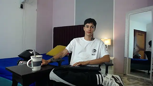 Snapshot of Zacktk7 chatting on 01-02-25, 04:30 Zacktk7 online show from 01-02-25, 04:30