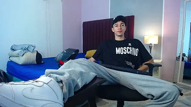 Snapshot of Zacktk7 chatting on 01-04-25, 04:00 Zacktk7 online show from 01-04-25, 04:00