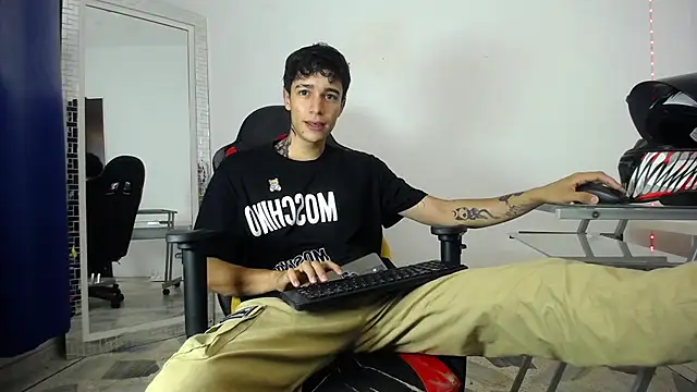 Snapshot of Zacktk7 chatting on 01-13-25, 07:42 Zacktk7 online show from 01-13-25, 07:42