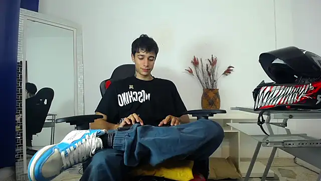 Snapshot of Zacktk7 chatting on 01-21-25, 08:32 Zacktk7 online show from 01-21-25, 08:32