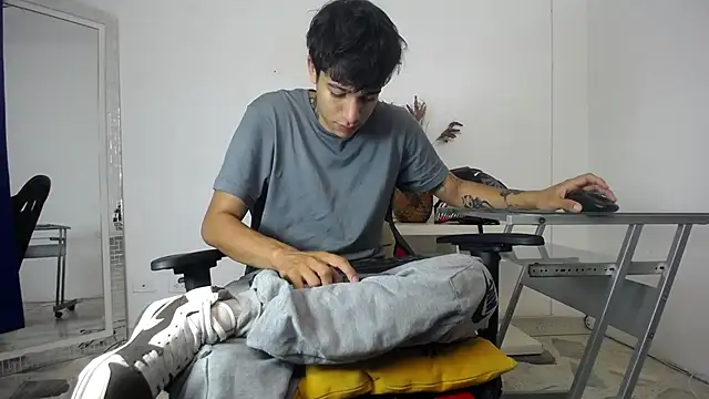 Snapshot of Zacktk7 chatting on 01-24-25, 02:30 Zacktk7 online show from 01-24-25, 02:30