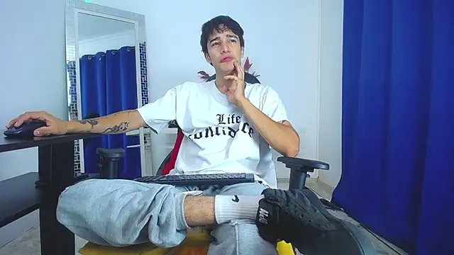 Snapshot of Zacktk7 chatting on 02-01-25, 02:02 Zacktk7 online show from 02-01-25, 02:02