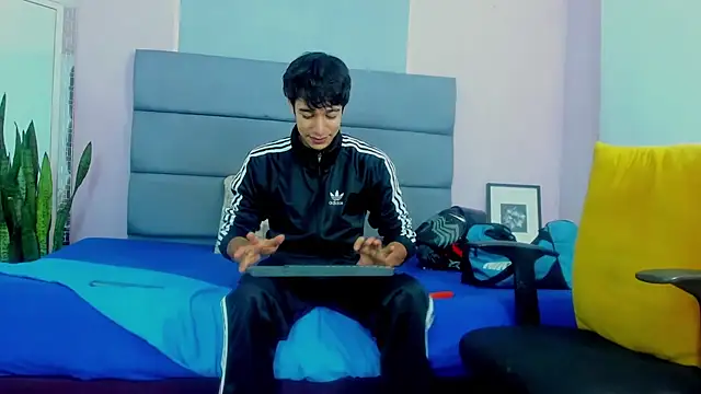 Snapshot of Zacktk7 chatting on 02-08-25, 02:38 Zacktk7 online show from 02-08-25, 02:38