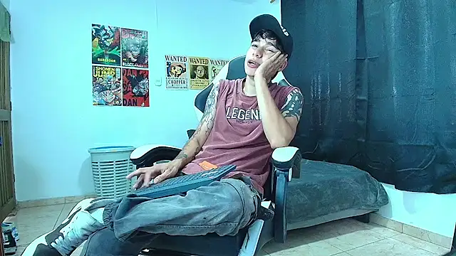 Snapshot of Zacktk7 chatting on 02-13-25, 03:14 Zacktk7 online show from 02-13-25, 03:14