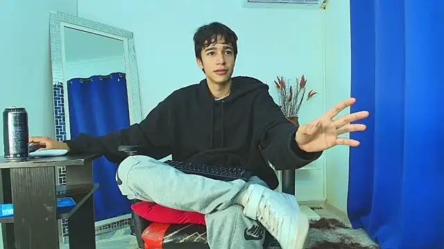 Snapshot of Zacktk7 chatting on 02-18-25, 08:14 Zacktk7 online show from 02-18-25, 08:14