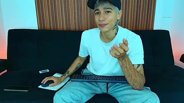 Snapshot of Zacktk7 chatting on 02-25-25, 11:00 Zacktk7 online show from 02-25-25, 11:00