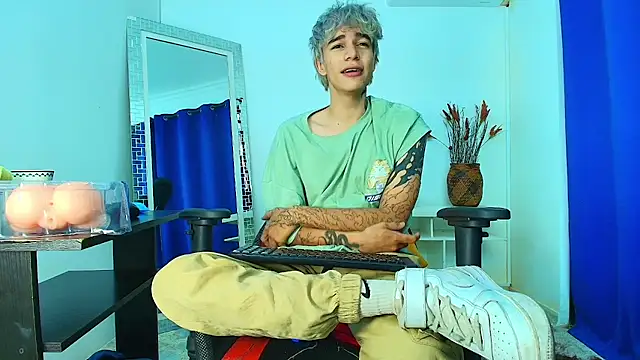 Snapshot of Zacktk7 chatting on 02-28-25, 08:07 Zacktk7 online show from 02-28-25, 08:07