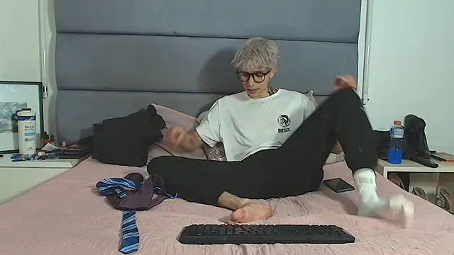 Snapshot of Zacktk7 chatting on 03-03-25, 09:37 Zacktk7 online show from 03-03-25, 09:37