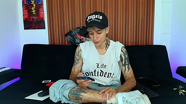 Snapshot of Zacktk7 chatting on 03-15-25, 07:05 Zacktk7 online show from 03-15-25, 07:05