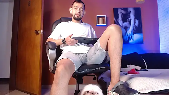 Snapshot of Bedobigcock chatting on 12-02-24, 04:31 Bedobigcock online show from 12-02-24, 04:31