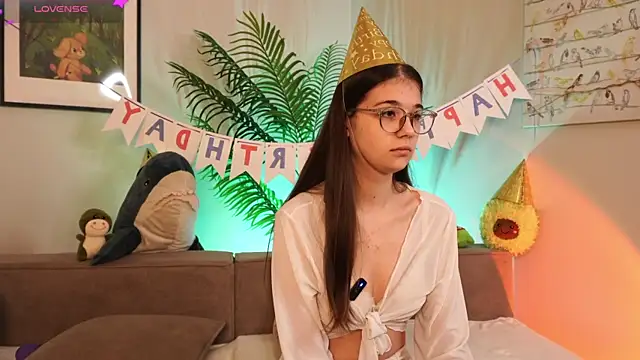 Snapshot of Leela_sun chatting on 07-19-26, 04:27 Leela sun online show from 07-19-26, 04:27