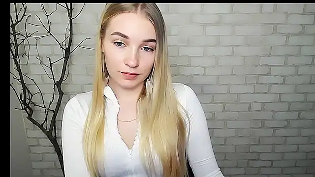 Snapshot of Queen_ofLove chatting on 02-04-25, 12:22 Queen ofLove online show from 02-04-25, 12:22