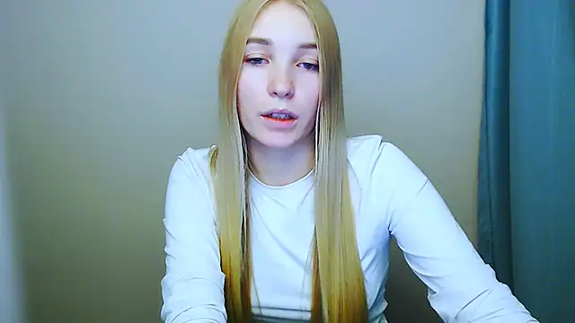 Snapshot of Queen_ofLove chatting on 12-03-25, 09:35 Queen ofLove online show from 12-03-25, 09:35