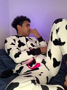 Snapshot of Ryan-hot chatting on 01-22-25, 05:59 Ryan-hot online show from 01-22-25, 05:59