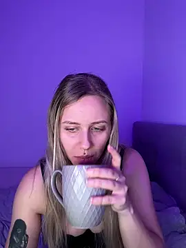 lunawolf21 online show from 02-18-26, 07:37