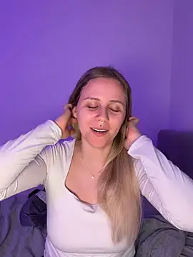 lunawolf21 online show from 03-03-26, 07:25