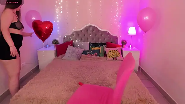 Snapshot of Aria_Blisss chatting on 02-14-25, 01:56 Aria Blisss online show from 02-14-25, 01:56