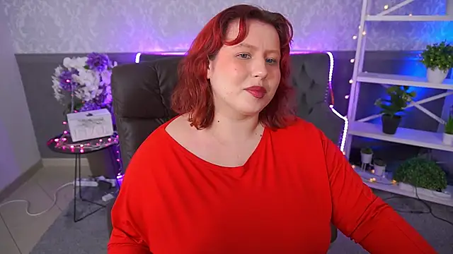 Snapshot of LiliyaMoon chatting on 11-19-25, 02:28 LiliyaMoon online show from 11-19-25, 02:28