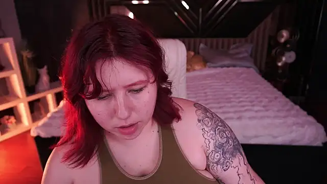 Snapshot of LiliyaMoon chatting on 11-27-25, 07:54 LiliyaMoon online show from 11-27-25, 07:54