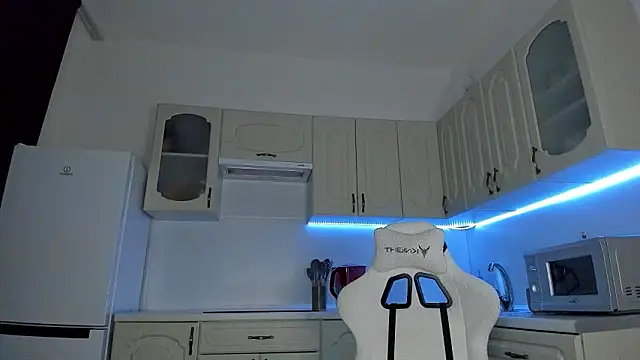 Kim Oberlin  online show from 02-07-26, 04:11