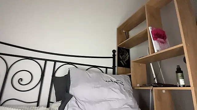 Kim Oberlin  online show from 04-07-26, 09:48