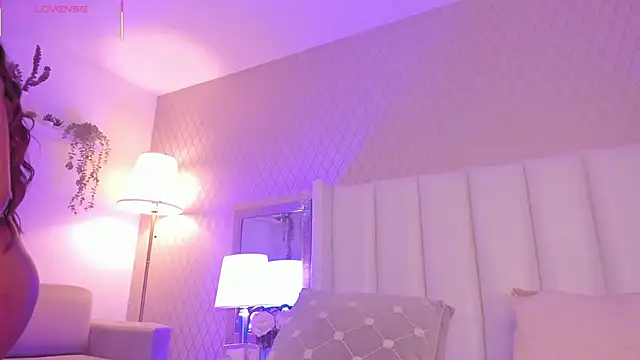 SophiaSmiiths  online show from 09-18-25, 08:55