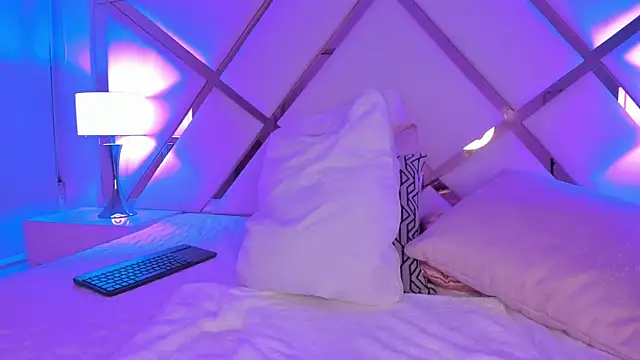 SophiaSmiiths  online show from 04-19-26, 08:24