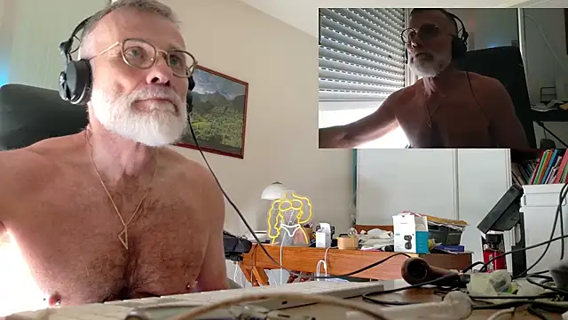 MusclesCigarsFFPig online show from 05-14-26, 06:53