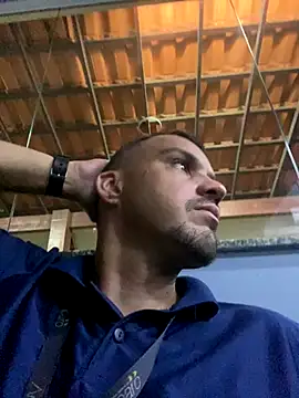 Snapshot of Vaguinhowqs chatting on 10-18-25, 07:31 Vaguinhowqs online show from 10-18-25, 07:31