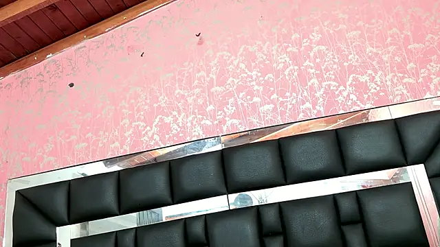 Sofia martiin online show from 10-16-25, 03:07