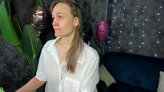 Lillian White online show from 02-15-26, 01:02