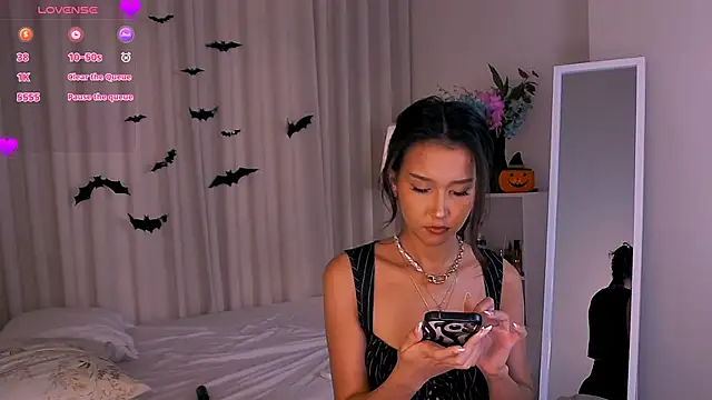 Melissa Mone online show from 10-28-25, 05:22