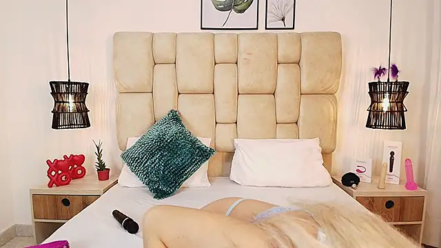 AdharaSmithh online show from 03-18-25, 03:42