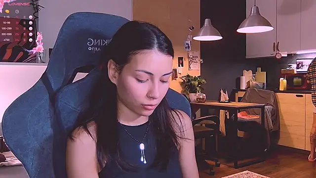 KatiKate online show from 10-21-25, 05:13