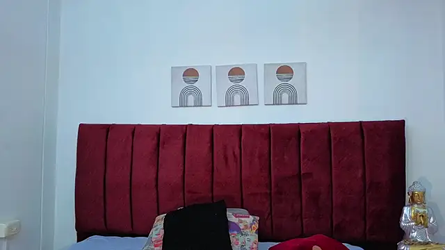 selena castillo online show from 11-27-25, 01:13