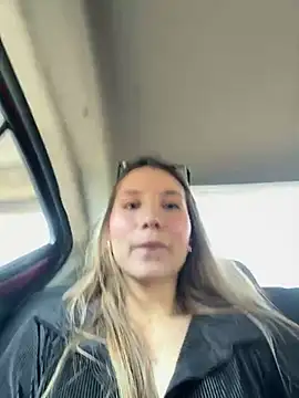 Snapshot of SophieRaily_ chatting on 02-21-25, 05:20 SophieRaily online show from 02-21-25, 05:20